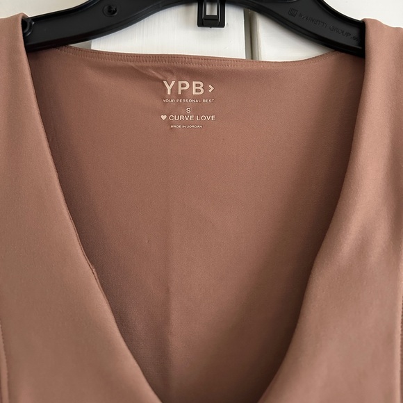 NWT Abercrombie & Fitch Curve Love Workout Top - Picture 3 of 4